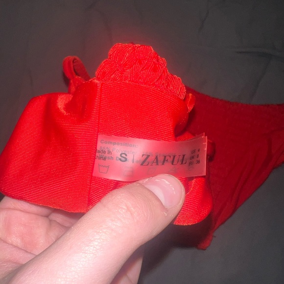 Red bikini set - Picture 2 of 2